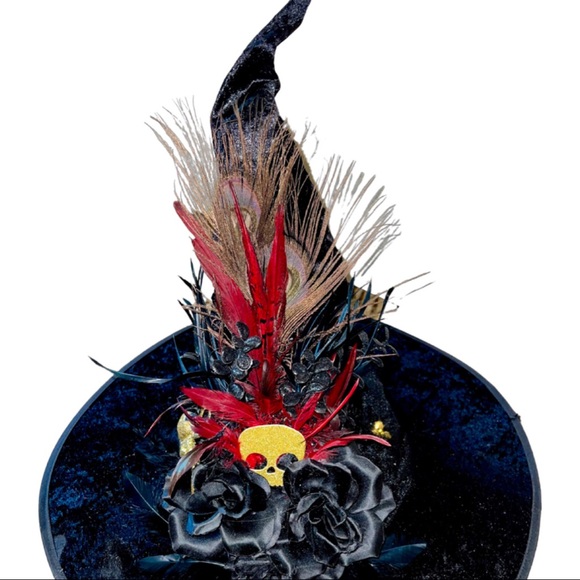 🔥SOLD🔥The Golden Skull Witch Hat - Picture 2 of 16